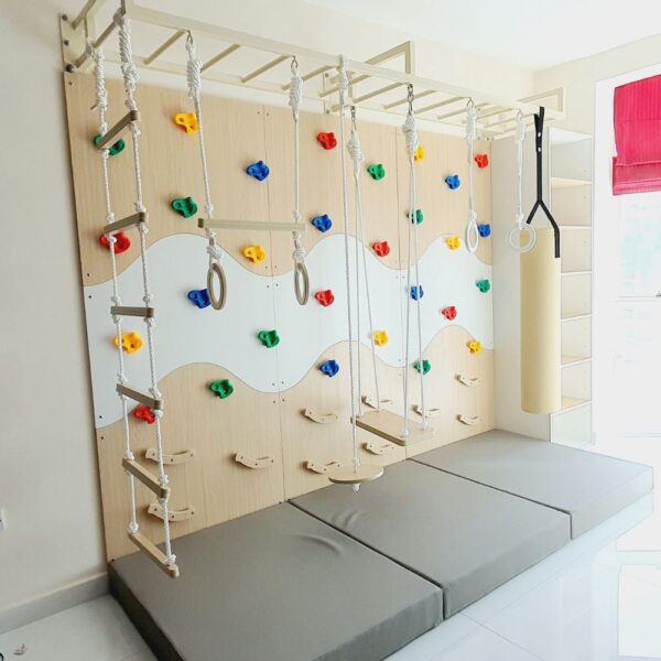 Multi Grip Climbing Wall With Accessories 2